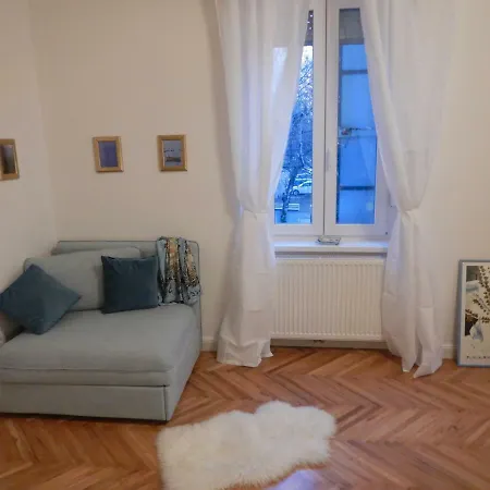 Poet's Apartman