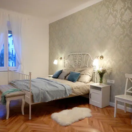 Poet's Apartman *
